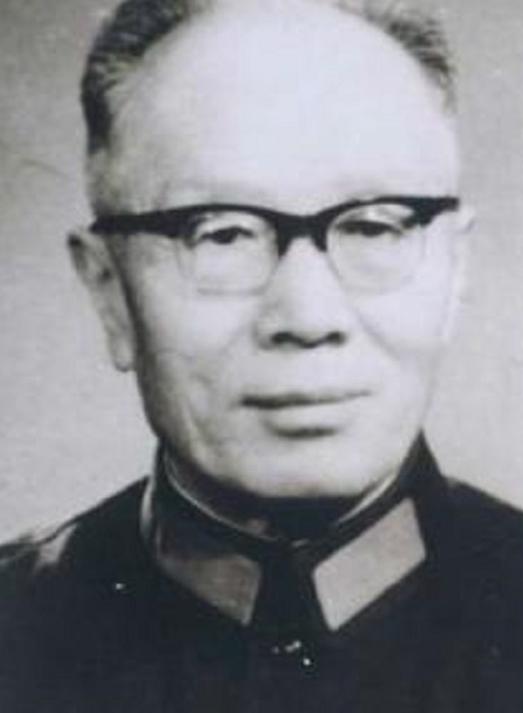 1942年，蒋介石连发两道密电，只有四个字——"秘密处决"。要杀的人，叫万毅。接
