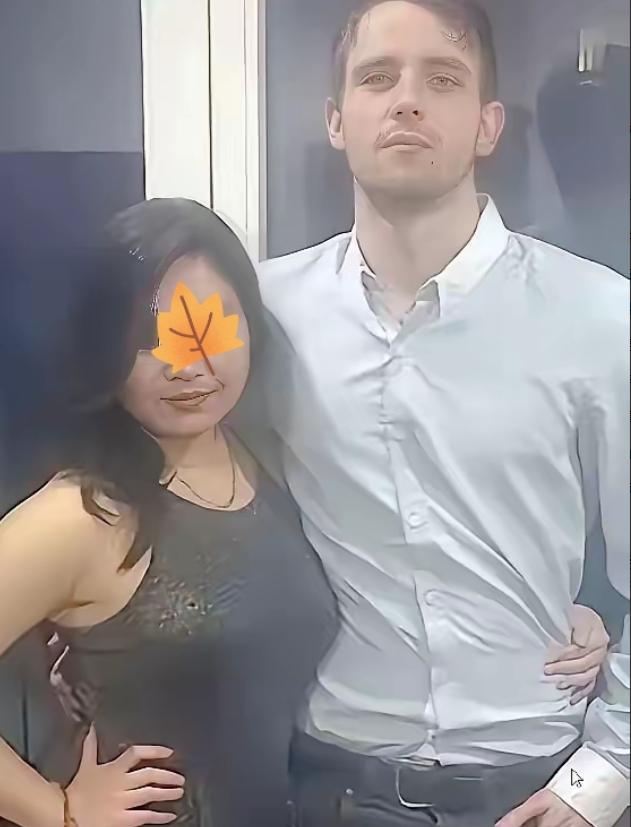 凌晨一点半，一个24岁的中国女孩开始挨打。打到早上八点半，她没了人形。下颌骨