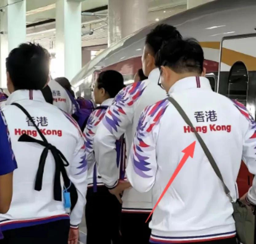 字幕悄悄改了，“中国香港”四个字突然没了，2025年全国运动会的赛场上，香港队服