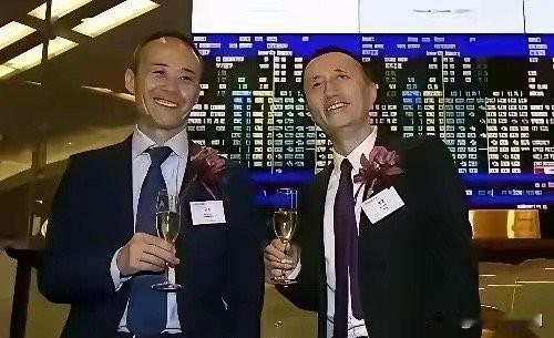 深圳地铁从牙缝中省出来的200亿给万科还债，结果万科却拿着这些钱继续拿地。现在可