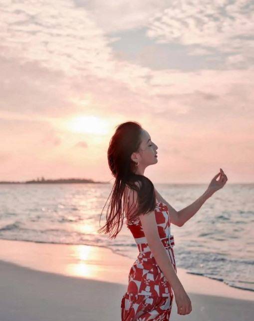 佟丽娅超绝大长腿，美翘臀，也太美了吧​​​