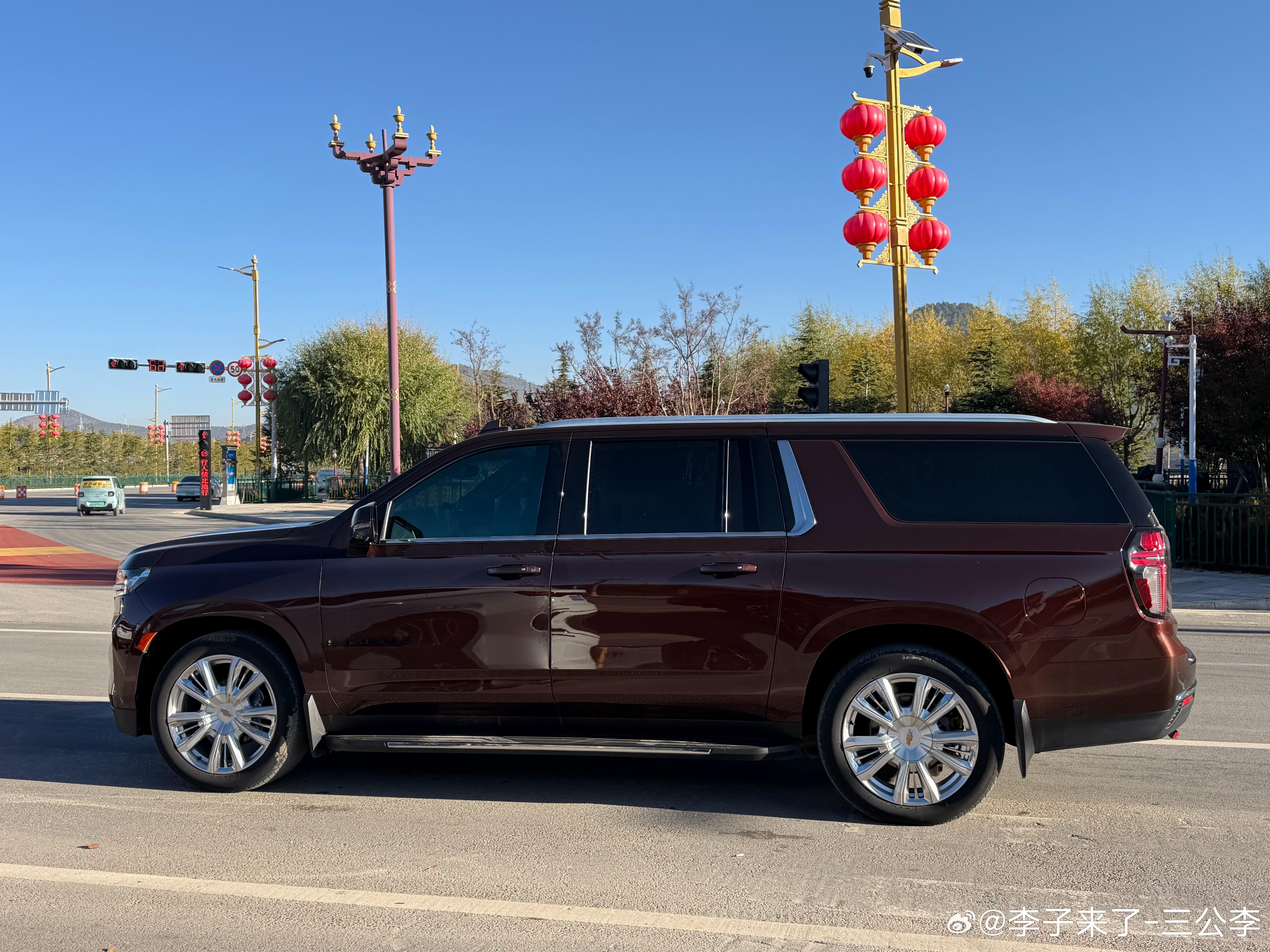 大哥你实在是太有品味了雪弗兰萨博班SUBURBAN5.3V8车长5.7米的全