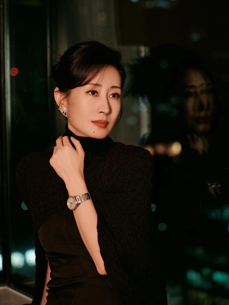 “啥？刘敏涛上央妈舞台了，还火出圈？”估计刘敏涛前夫常乐听到这消息，得惊掉下巴，