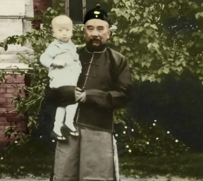 张勋是中国近代历史上一个颇具争议的人物，他的晚年生活和经历也颇具戏剧性。张勋