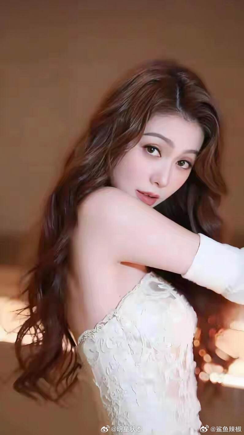 薛凯琪眼中是有钩子的…