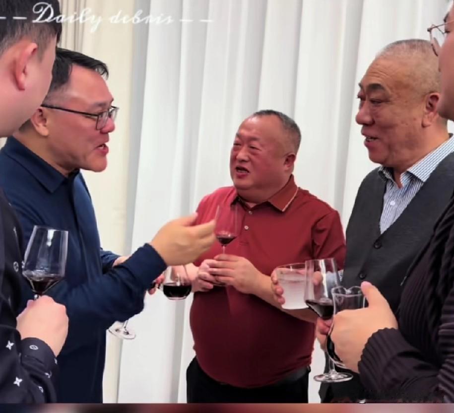 河南矿山老总崔培军真的是一位很豪爽的人。最近，河南矿山老总与其他几位企业界人