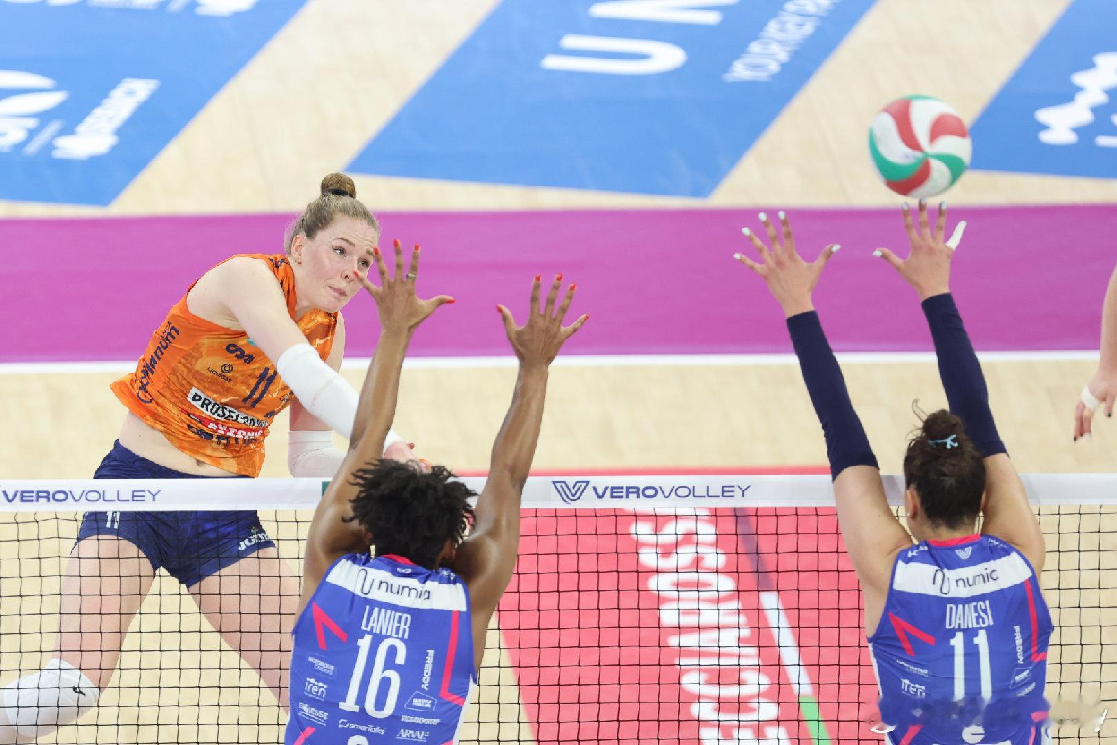 【意甲女排】总决赛次回合，科内利亚诺客场3-0（25-2125-1925-1