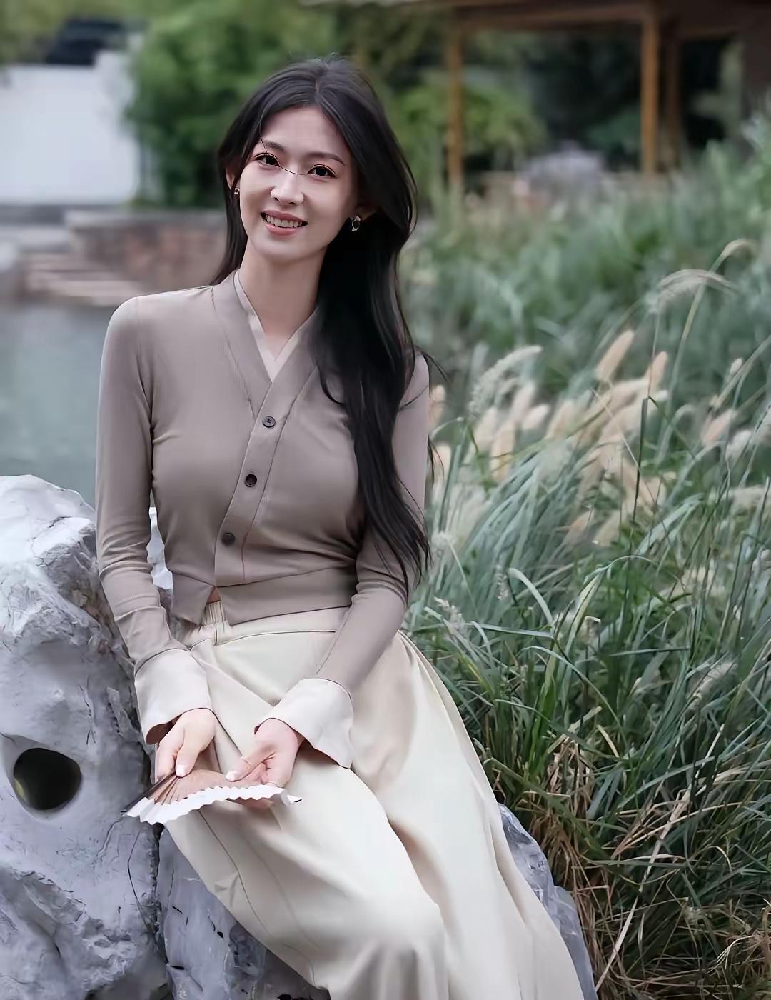 心中有事，还能若无其事，便是格局。心中有事，装作若无其事，便是阅历。