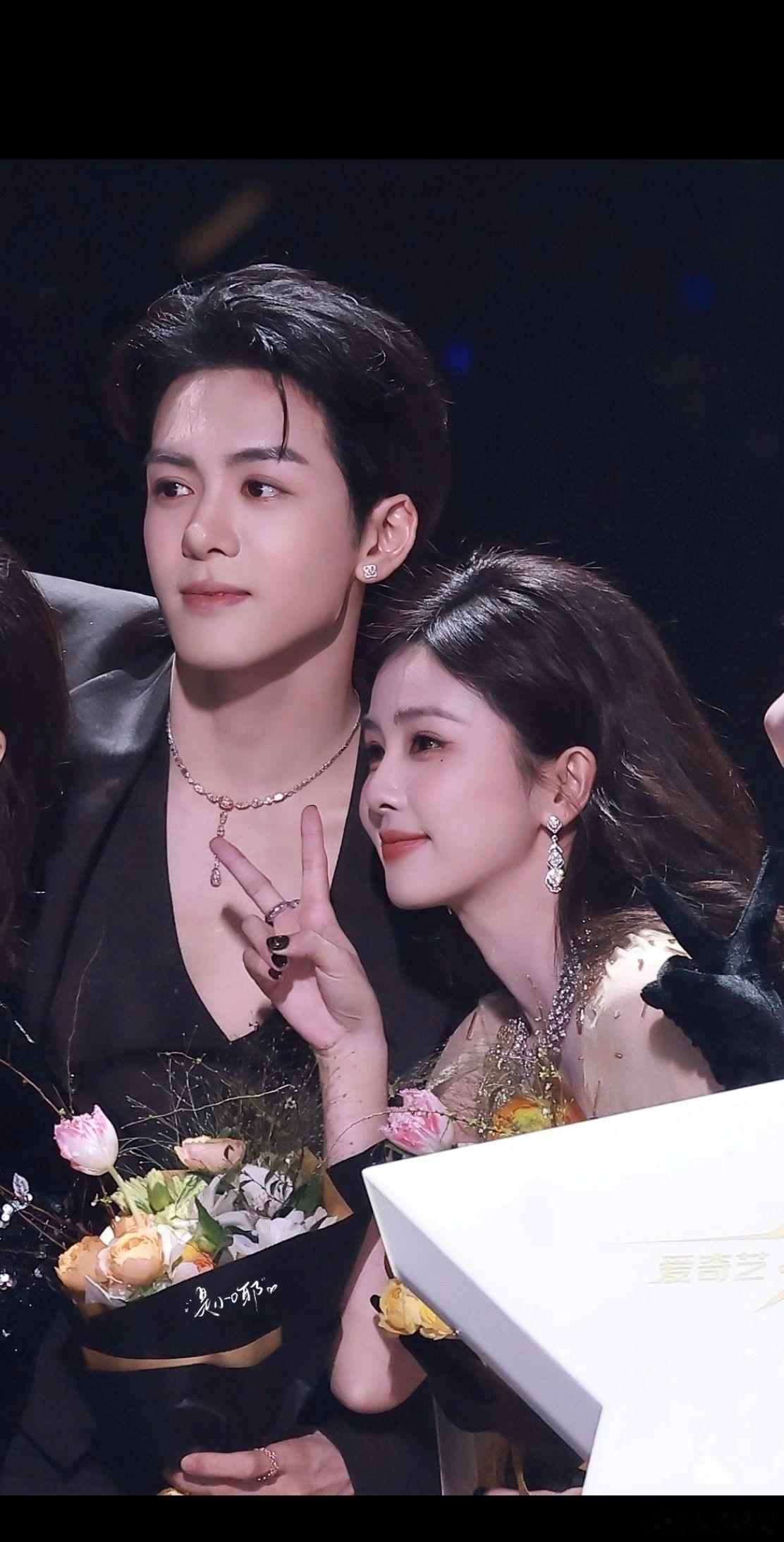 这次名正言顺和你站在一起的是我名曾妍顺白鹿曾舜晞尖叫之夜