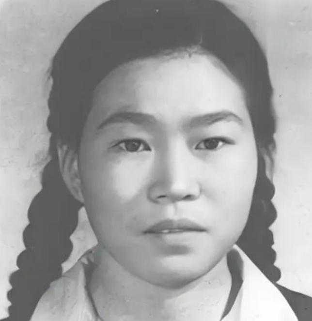 1972年春天，彭德怀病重，侄女彭梅魁辗转找到浦安修，低声提出一个请求：写封信，