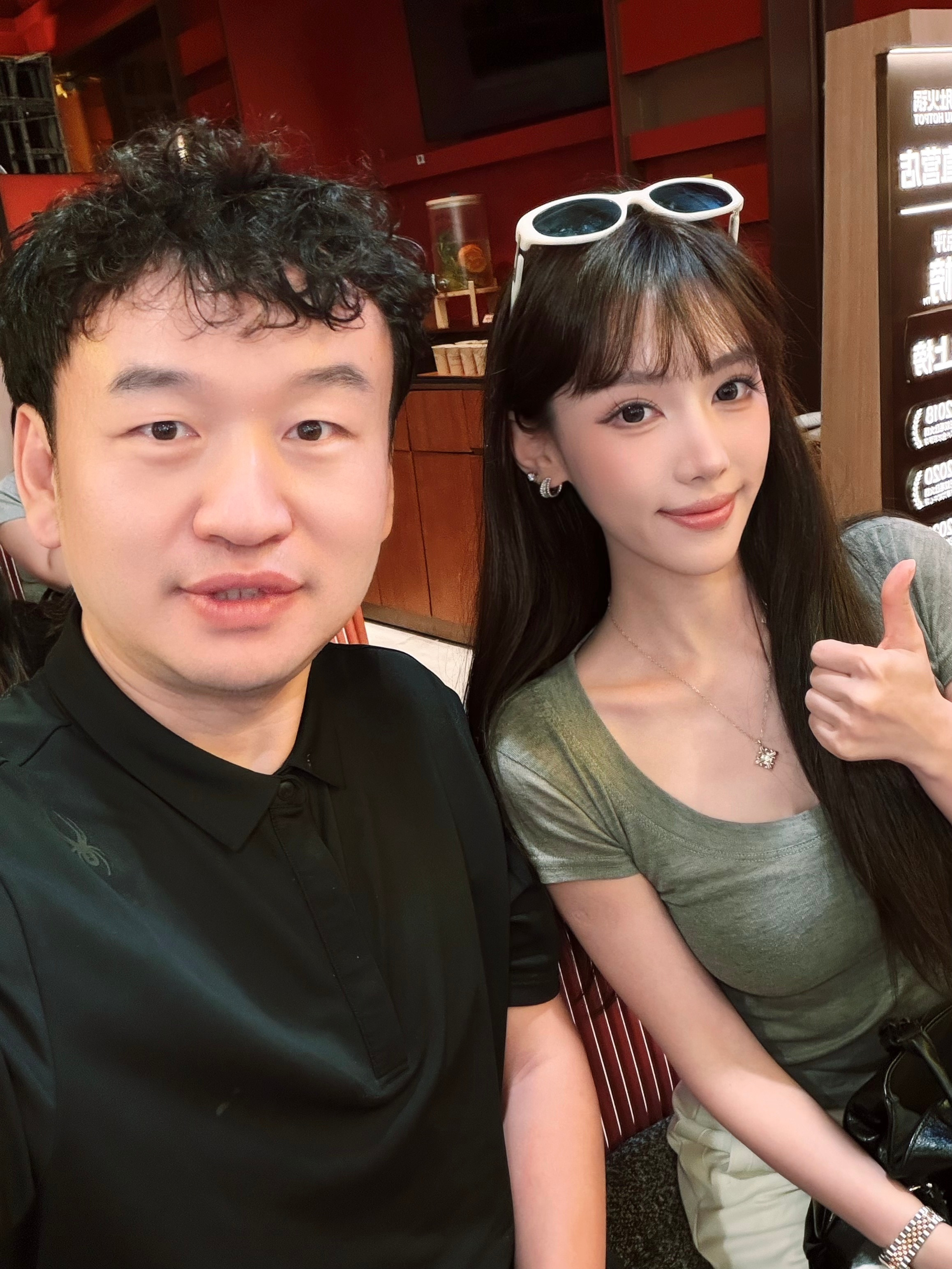 昨天上汽通用的世纪签约结束，发现十来分钟外的来福士就有一家巴奴。突然又想吃了——