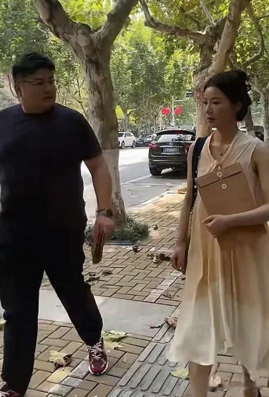 有个在民政局办手续的朋友私下说：现在很多离婚的，不是出了什么惊天动地的大事，