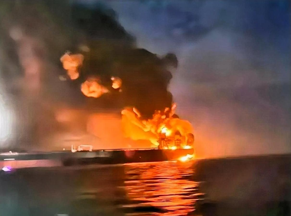 太突然！全世界下巴都要惊掉了！土耳其油轮“ALTURA”在黑海遭遇“空中刺客