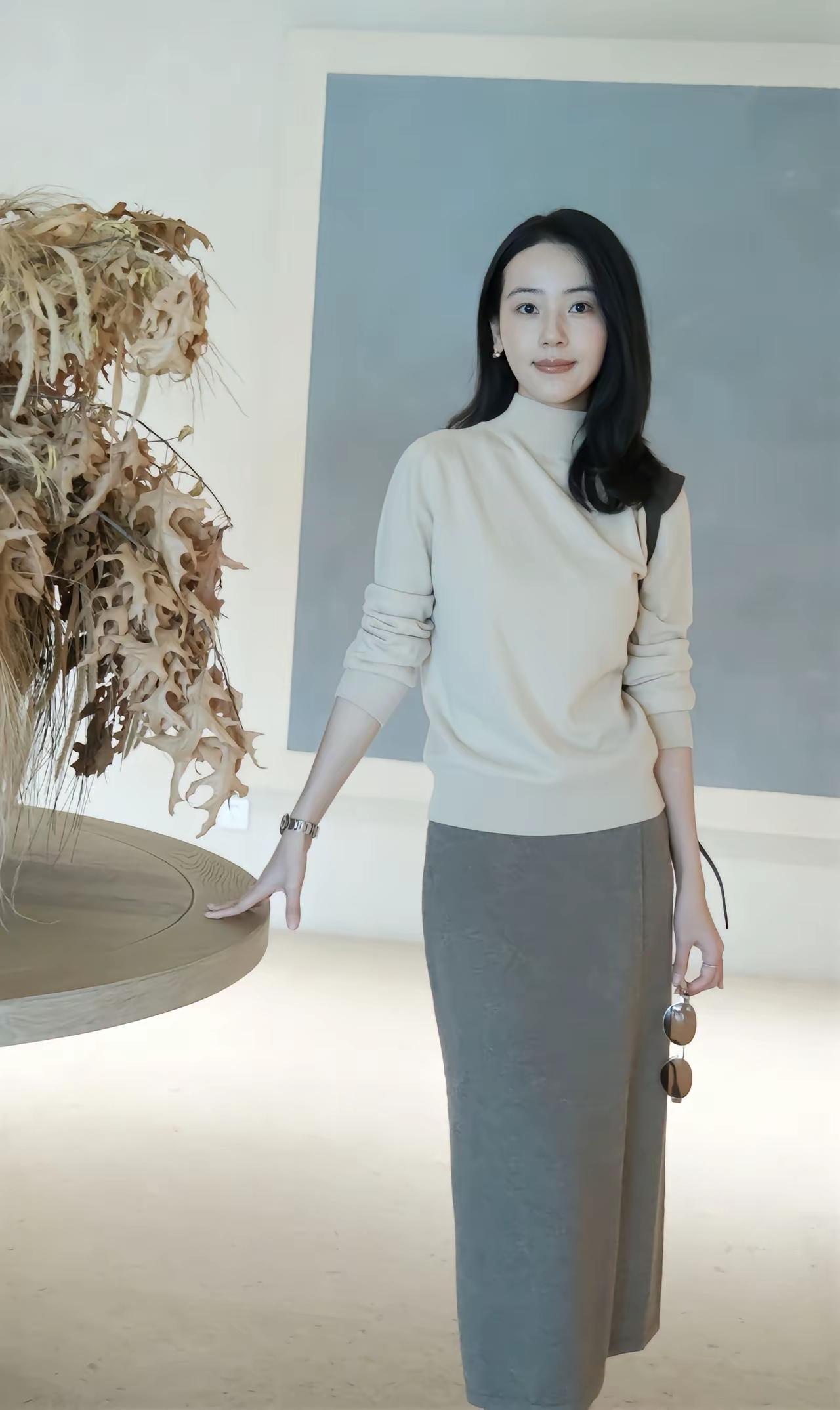 极简风穿搭指南，轻松优雅，尽显时尚魅力！