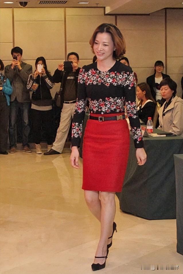 主持人董卿步履生花