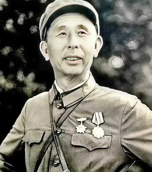 1979年，对越自卫反击战中，57岁副师长奔赴前线率部穿插28小时，奔袭80公里