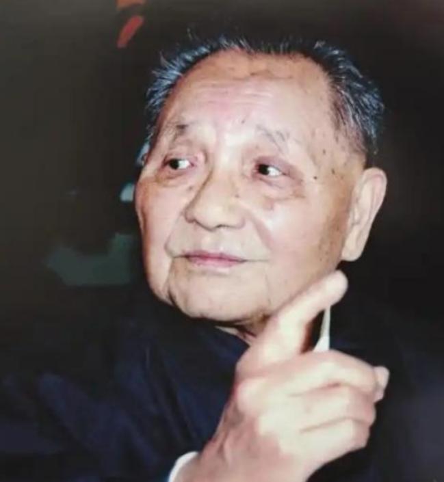 美国如果插手台湾问题，该怎么办？邓公早就给出答案：美国实际上只有两个选择！这