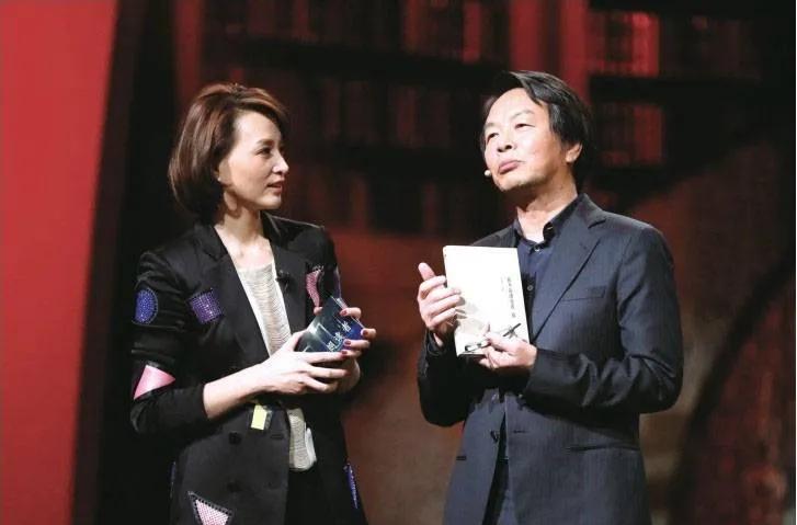 40多年前，作家刘震云第一次约女友吃西餐，结账十几元，他说没钱。女友付了账，说了