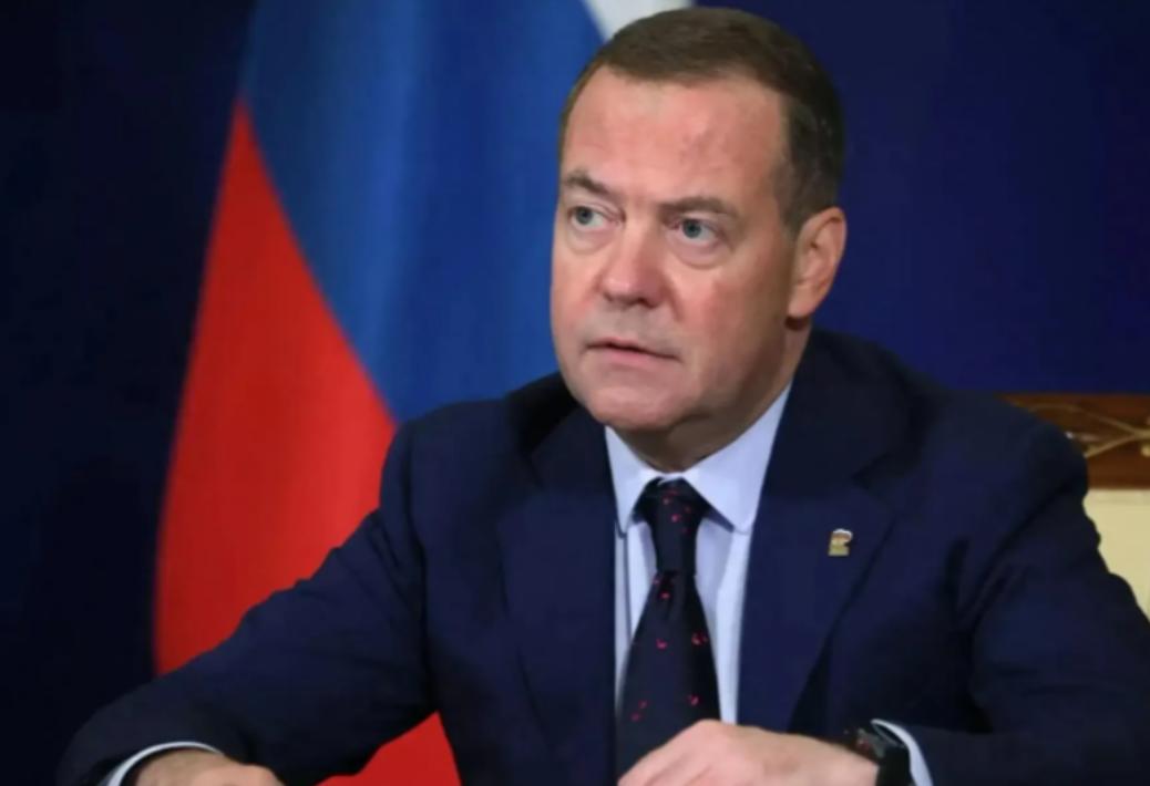 我认为：一旦战争打响，中国面临的第一波攻击，可能不是导弹，而是冻结3万亿外汇、切