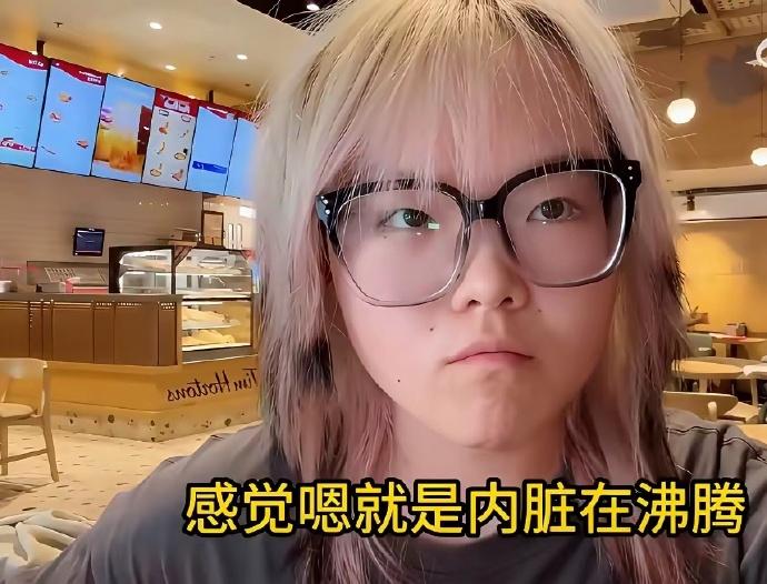 这姑娘得多想不开，居然去印度留学……同样是相近纬度，咱们华南这边热到犯恶心，