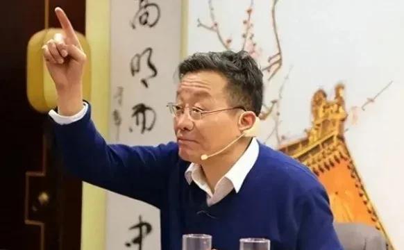 复旦大学王德峰教授说的非常好：“真正的贫穷，不是没房没车，也不是穷困潦倒。而是脸