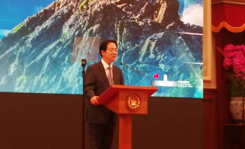赖清德520就职两周年演讲彻底不装了，妄称“拒绝和平统一”，为拉拢年轻人欲提供每