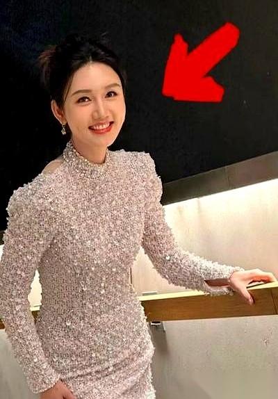 我跟你说个事儿，你可能都不信。央视那个女主持，龙洋，就主持《中国诗词大会》的那