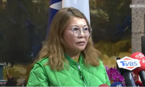 何鹰鹭宣布退出国民党日前因宣传“统一”而遭国民党考纪会停职的陆配中常委何鹰鹭