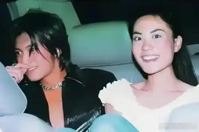 谢霆锋之所以放不下王菲，原因其实很简单。除了王菲外形出众、性格温和之外，更重要的是，她早已成为谢霆锋