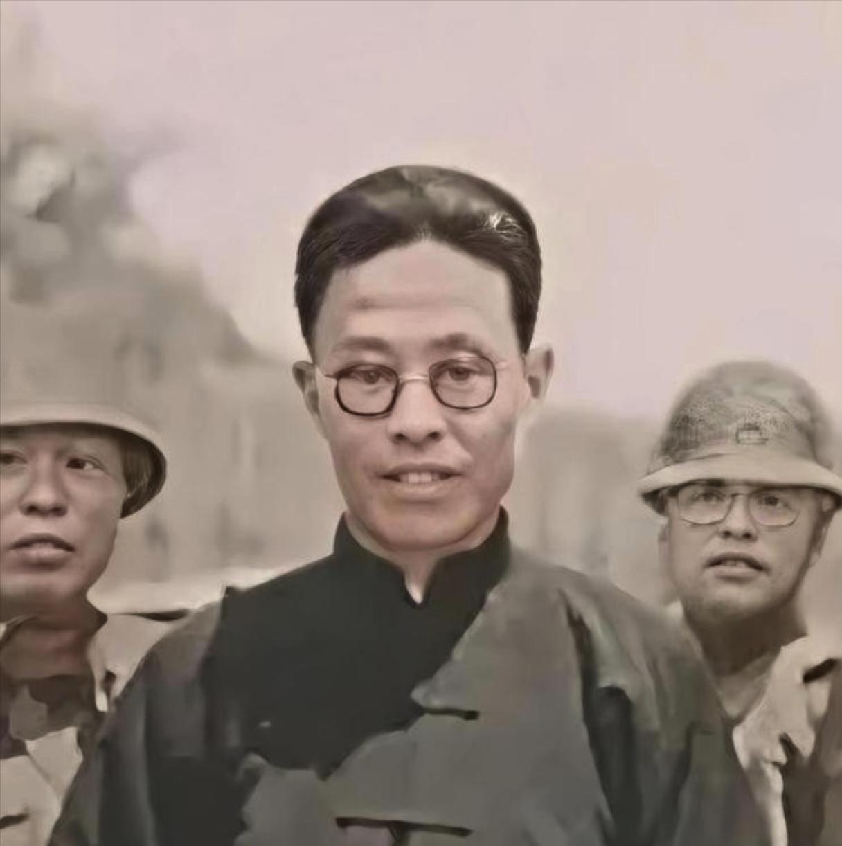 1941年，营长叛变。侦察科长进村察觉不对，试探道：“听说你要投日本人，能不能带
