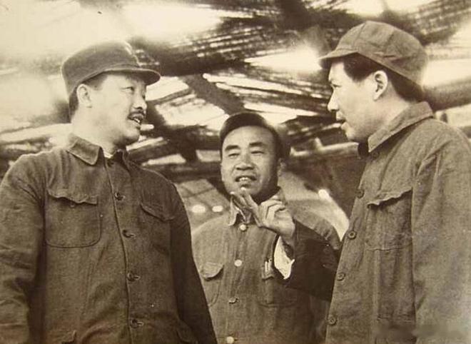十大元帅中，林彪、彭德怀、刘伯承、徐向前在解放战争中大放异彩，战功赫赫。唯独贺龙，几乎从战场上“消失