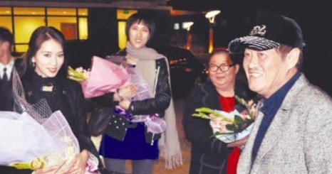 2009年，林志玲到沈阳参加活动，活动刚结束，赵本山就开着豪车、带着鲜花来接林志