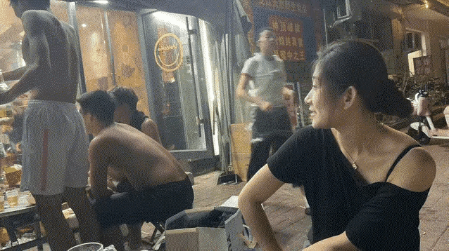 看的津津有味[捂脸哭][捂脸哭]