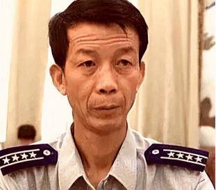 1996年，我国试飞员邹延龄出国试飞飞机，酒会上，一位外籍美女在他耳边轻声说了一