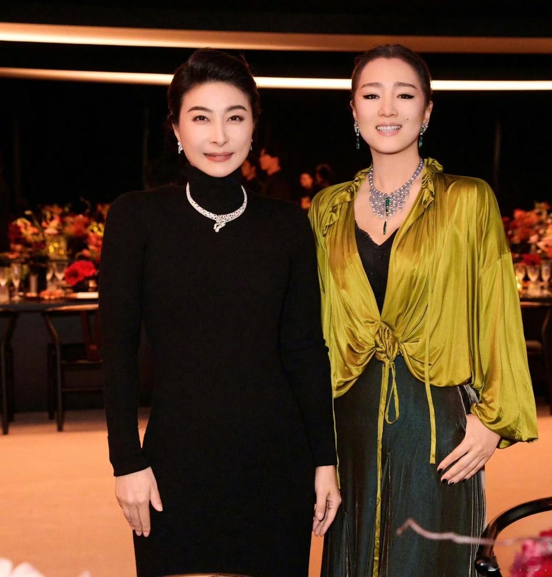 巩俐郭晶晶合照诡秘这不就是你爱看的双强女主吗[爱心][爱心][爱心]势均力敌都在