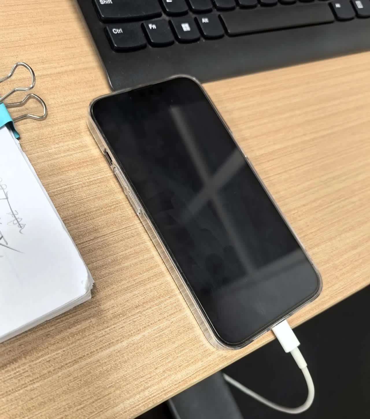 同事iphone13pro有几年了，说电池健康度只有70%了，一天到晚的就见他