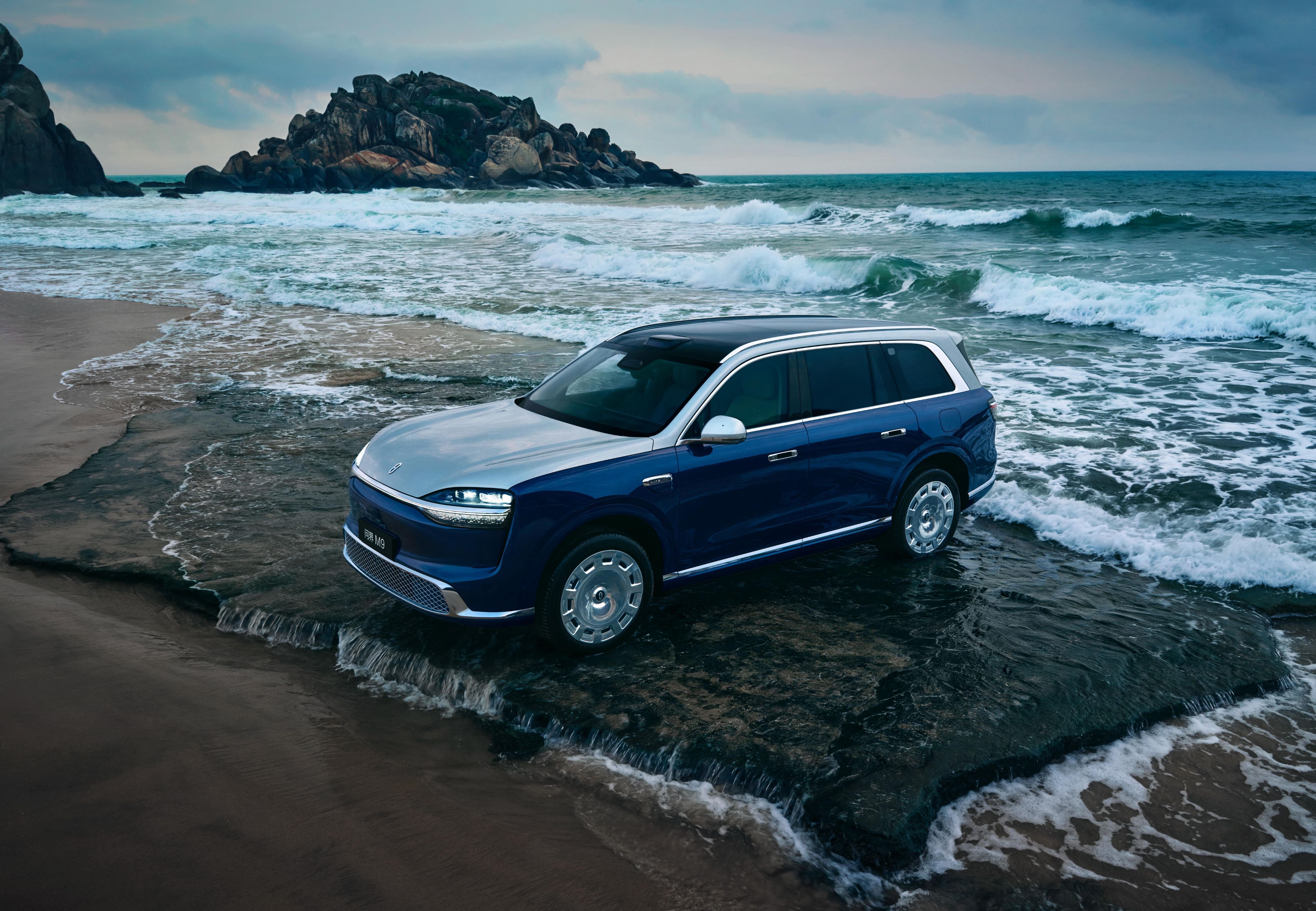 全新问界M9静态评测首发作为问界M9老车主，亲眼见证它从科技车皇一路成为50