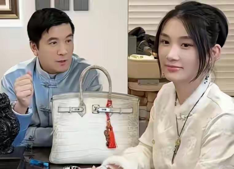 杨子和黄圣依离婚才短短半年，就传出了新消息。网传他交往一位比自己小28岁的年轻女