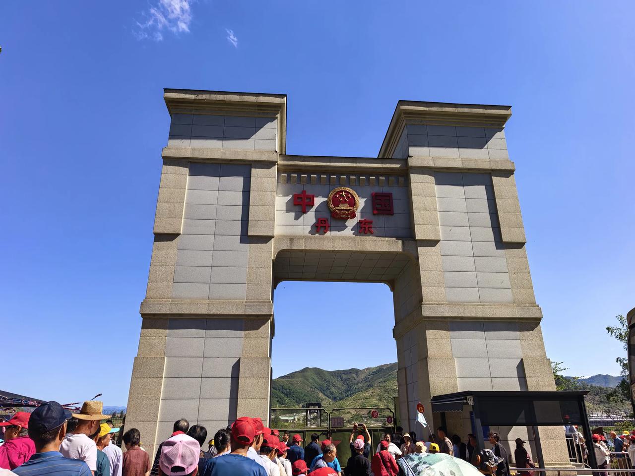 这次跟团出游才知道，现在旅行团管理也很严格了，行程结束之际还要给导游和司机打分，
