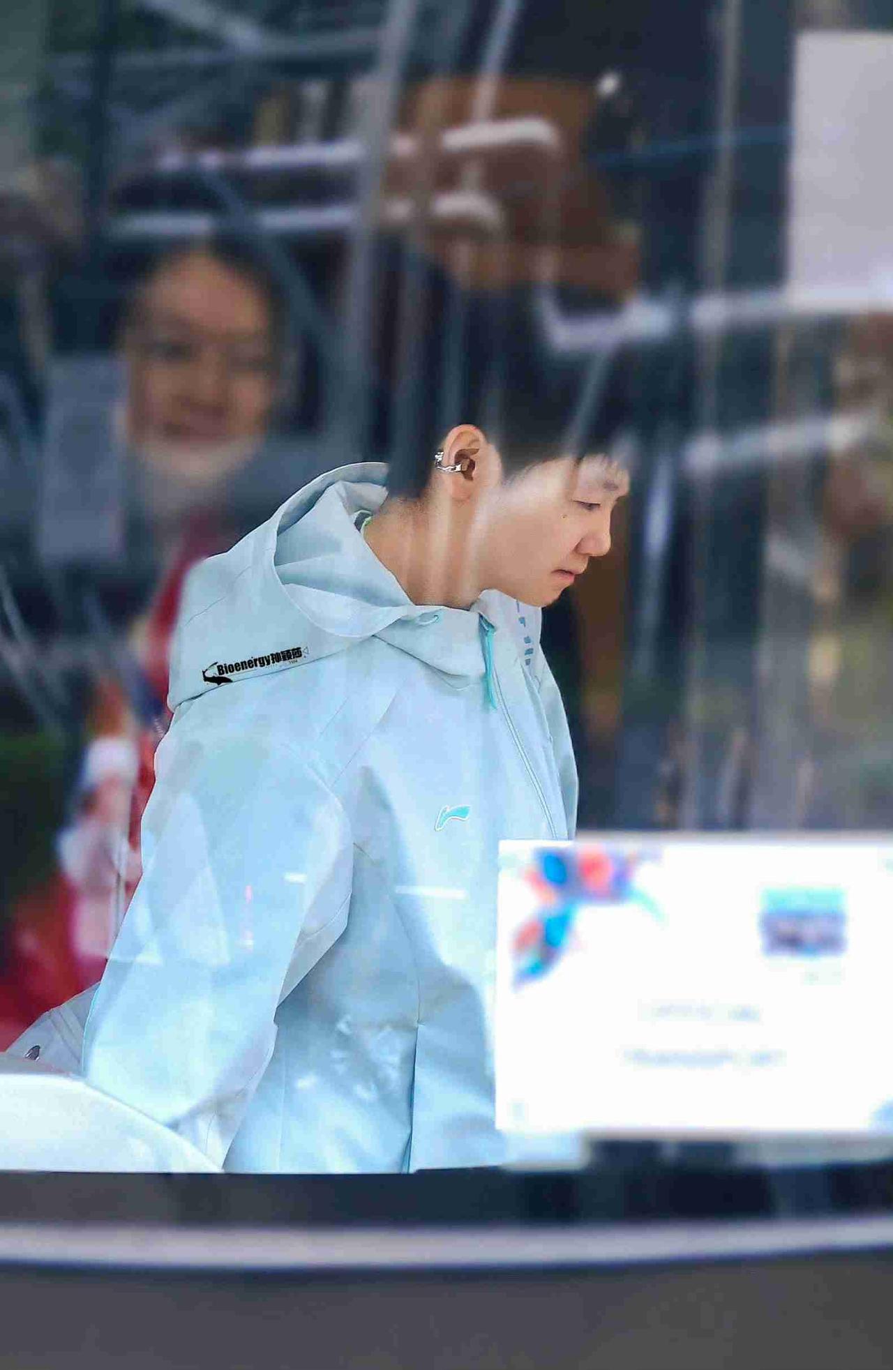我的今日状态：😁轻松愉快我这里的天气：🌧下雨孙颖莎：干净得像日出，温柔