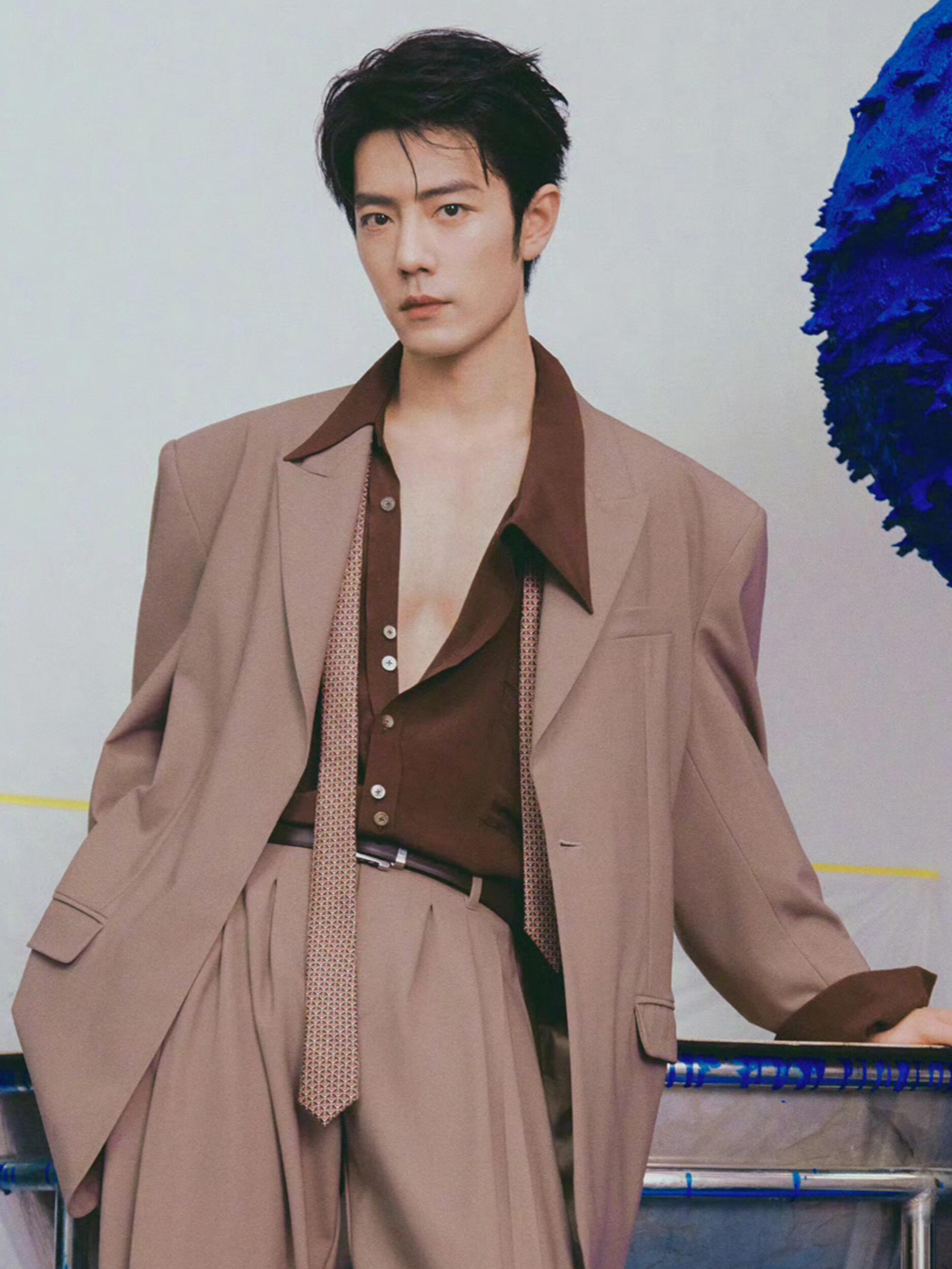 还有一点也要夸，也没人提出来，那就是高奢广告也好时尚杂志也罢，很多时候他们给艺人