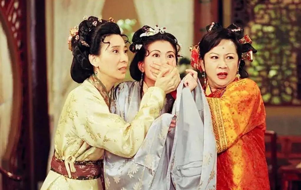 古代，有个老秀才，卸任回乡后，把积蓄都分给了三个女儿，女儿轮流赡养，没想到他很快