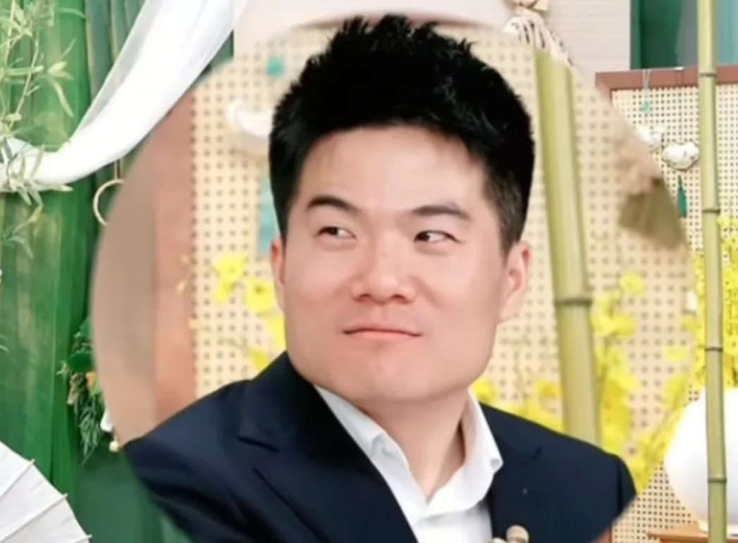 董宇辉深有感触地说“网名是金盆洗手和痛改前非的估计是一家人，这夫妻俩我跟你说，侠