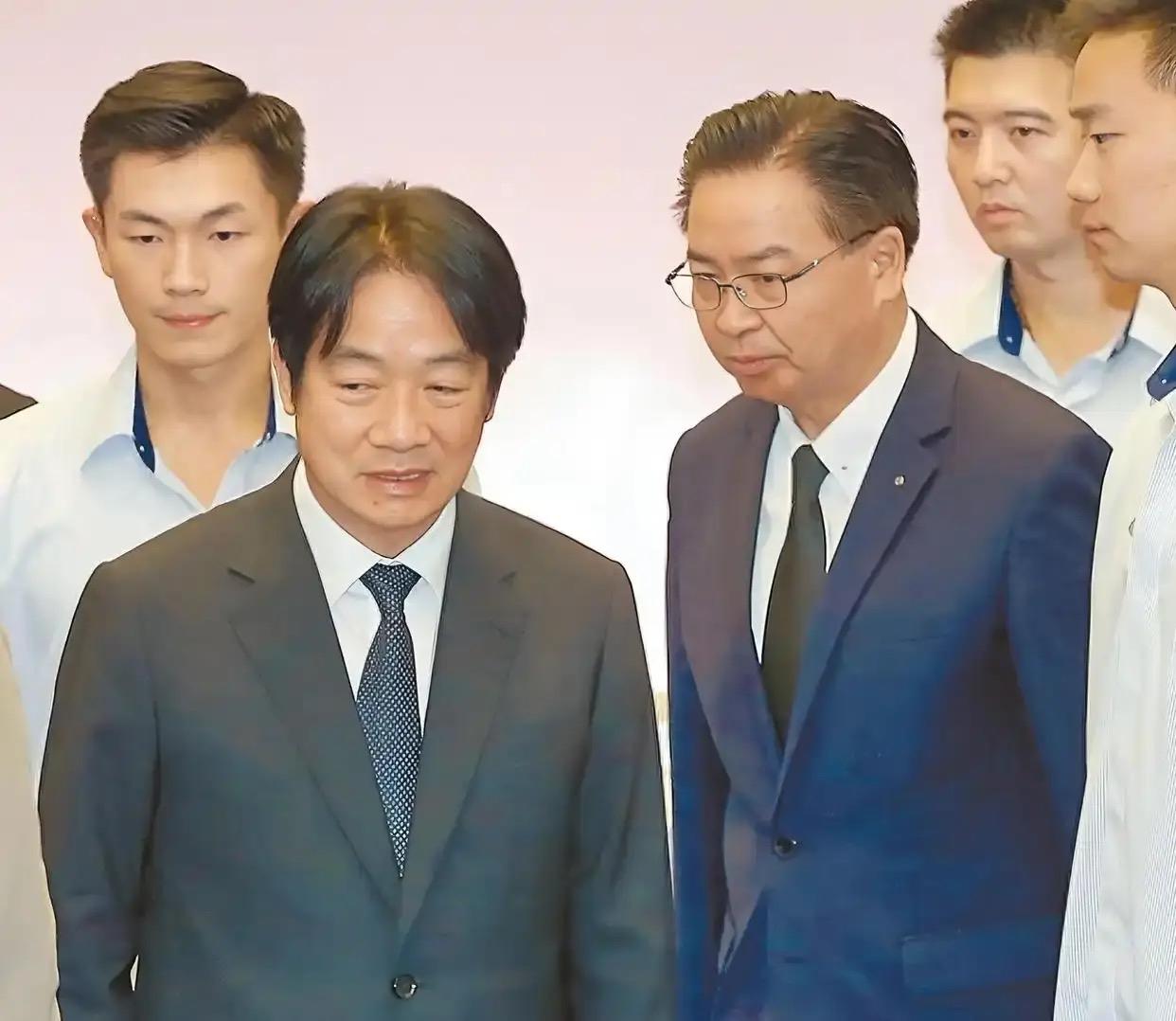 解放军两分钟夜间斩首演练，给台独下最后通牒！美航母竟躲1500公里外解