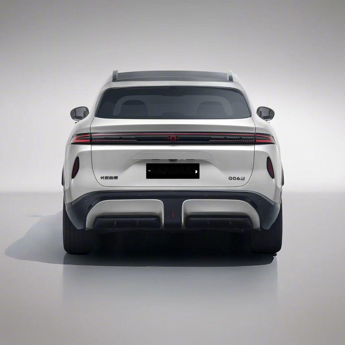 长安启源Q06亮相，定位中大型SUV，有纯电有增程。外形是很年轻运动的感觉，有激