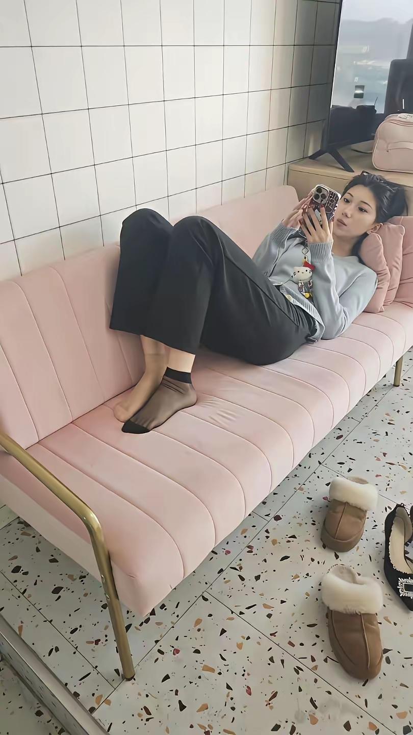 大家说，要不要离婚，不干家务，光躺着床上玩手机…～回到家就是衣来伸手，饭来张口