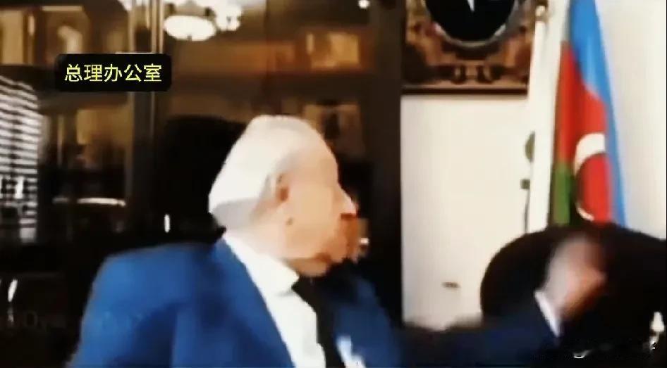 《上帝之手》阿尔及利亚人民估计要沸腾了!他们的老总理日理