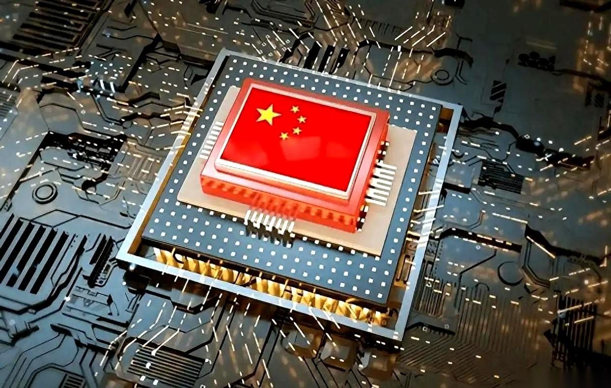 都搞错了。真正让老美和台积电气得手抖的，根本不是明面上那颗麒麟芯片。是背后那