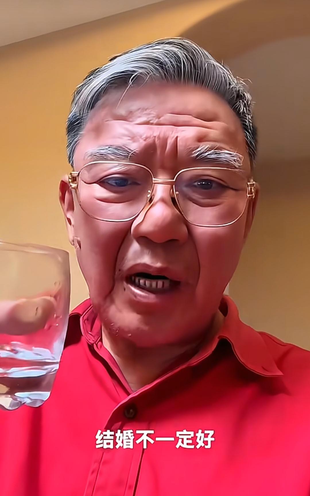 李立群说，结婚不一定好，不结婚更不好。虽然他的三个孩子，都还没结婚，