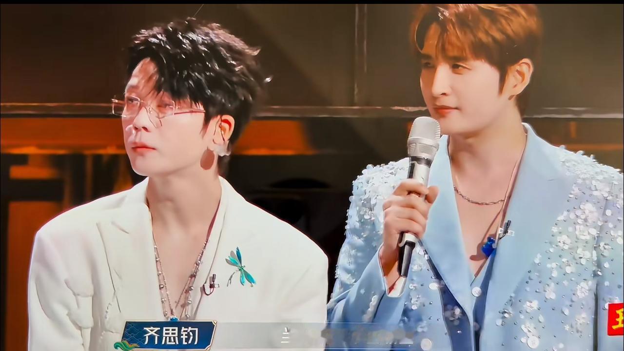 0713再就业男团的团规谁不在就说谁！糊糊好惨。披哥3名场面是他要为楚生拿下